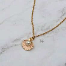 Load image into Gallery viewer, Seashell Necklace