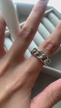 Load and play video in Gallery viewer, Chain Link Style Ring - Silver
