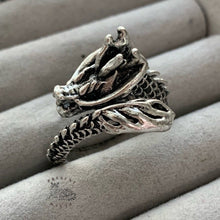 Load image into Gallery viewer, Dragon Wrap Around Ring