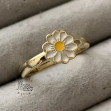Load image into Gallery viewer, Adjustable gold fidget ring for women with daisy design for anxiety relief and stress management