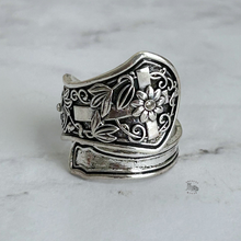 Load image into Gallery viewer, Spoon Rings
